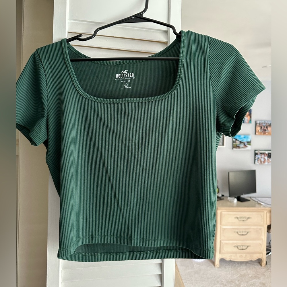 Hollister green short sleeve top